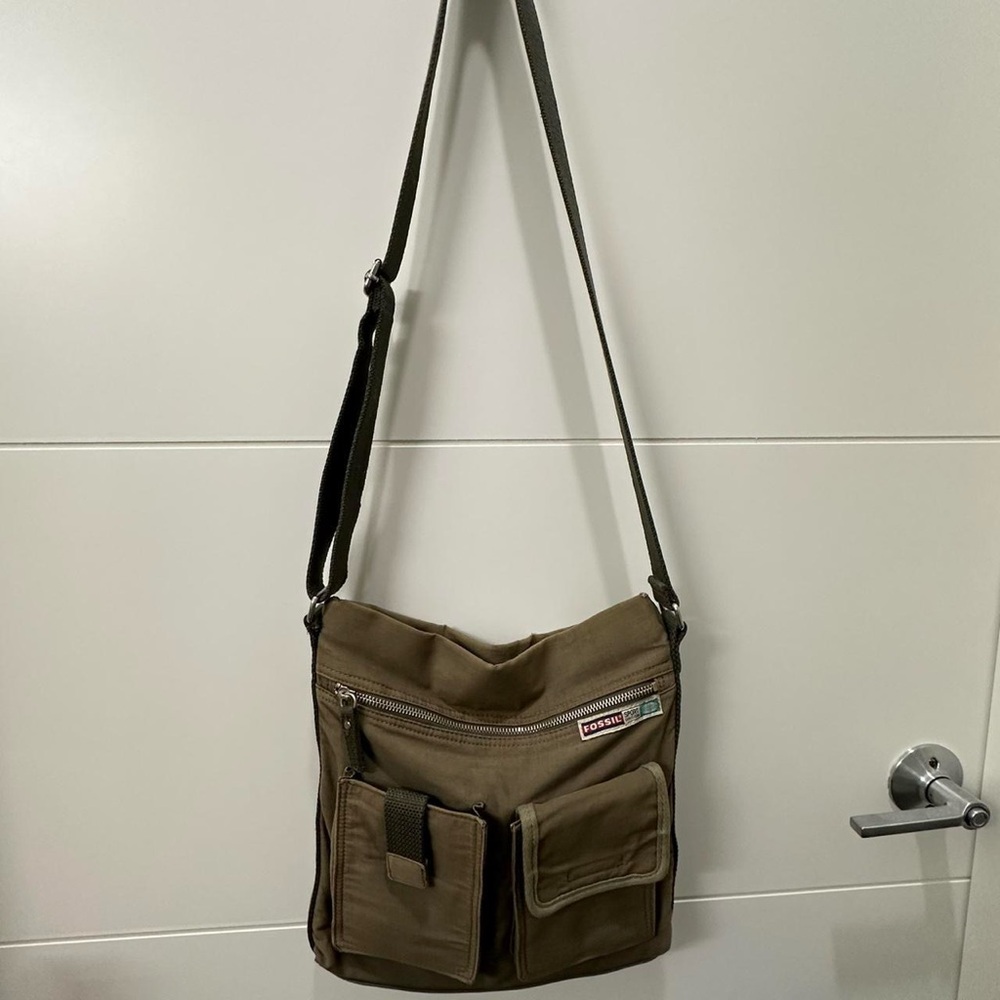 Vintage 90s olive green cargo bag by fossil